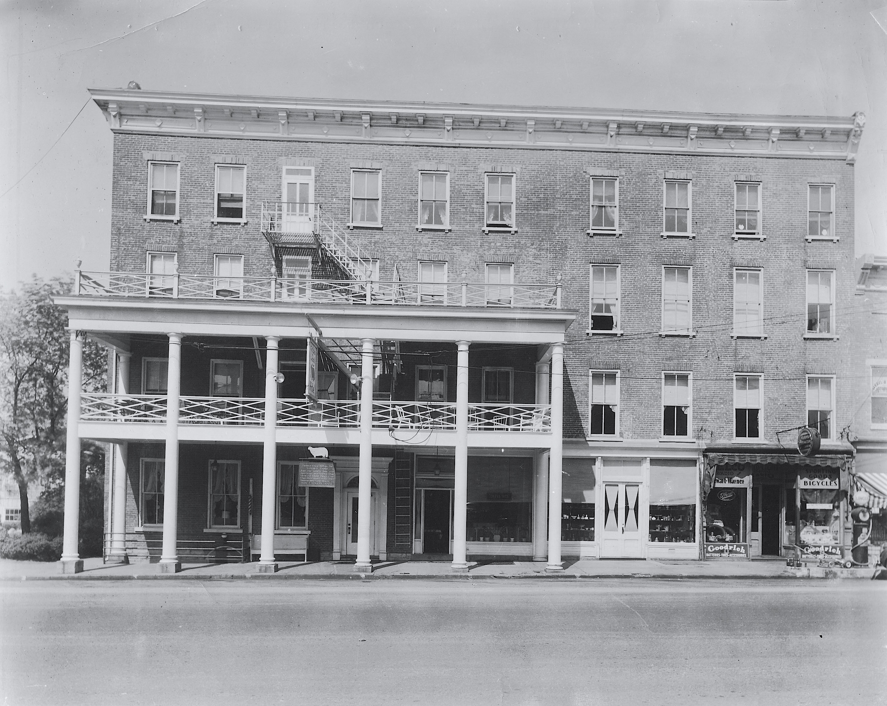 the Golden lamb in 1940